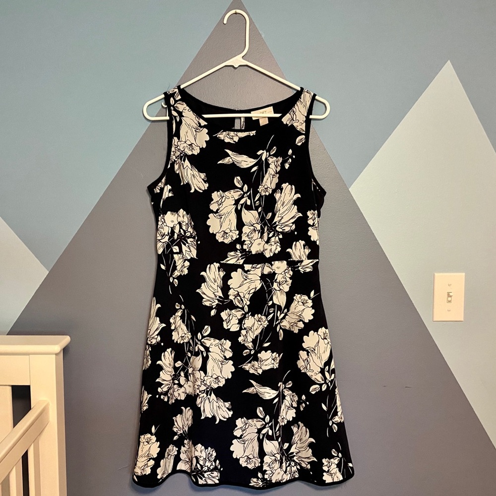 8P Ann Taylor Loft Dress, navy with floral pattern